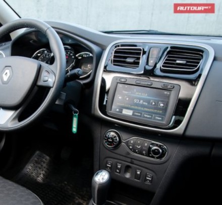 Рамка переходная 2din Renault Sandero, Logan 2013+ для MediaNav, глянцевая с окантовкой