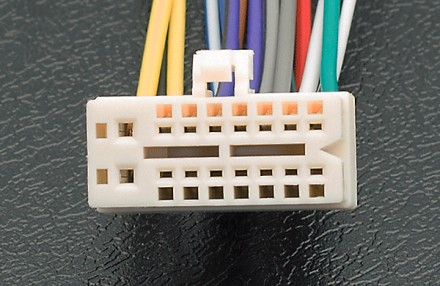 Штекер питания для магнитол Clarion