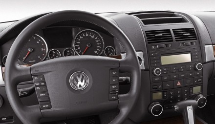 Магнитола Volkswagen Touareg (02-10), Multivan T5 (03-15), Transporter (03-09) COMPASS MKD 10 Android